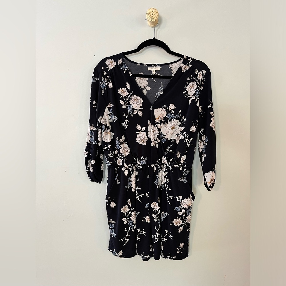 MAURICES BLUE FLORAL WRAP V-NECK PULL-ON ROMPER. SIZE MEDIUM